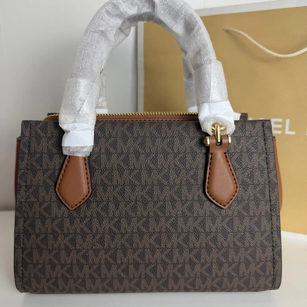 NWT Michael Kors Small Signature Logo Messenger - Picture 5 of 12